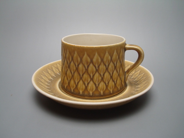 Kronjyden Relief Cup & Saucer 01