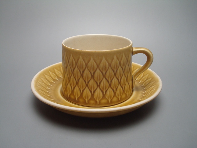 Nissen Relief Cup & Saucer 02